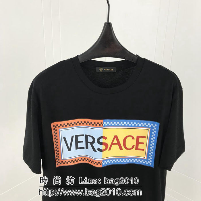 VERSACE範思哲 19早春新款短袖 官網最新拼色 彩LOGO印花短袖 雙股絲光棉面料 高版本男女同款 ydi2032